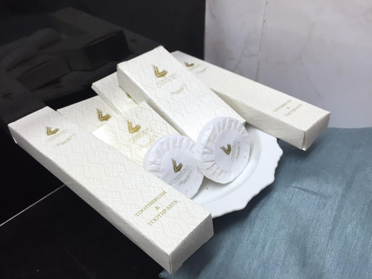 莱丝翁酒店 乌汶 外观 照片